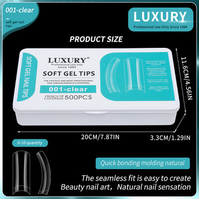 Des ongles de luxe clairs et doux en gel pour les ongles