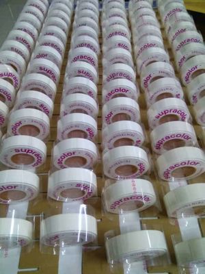 Le visage de contrôle d'huile de Kryolan saupoudrent la base imperméable simple de maquillage